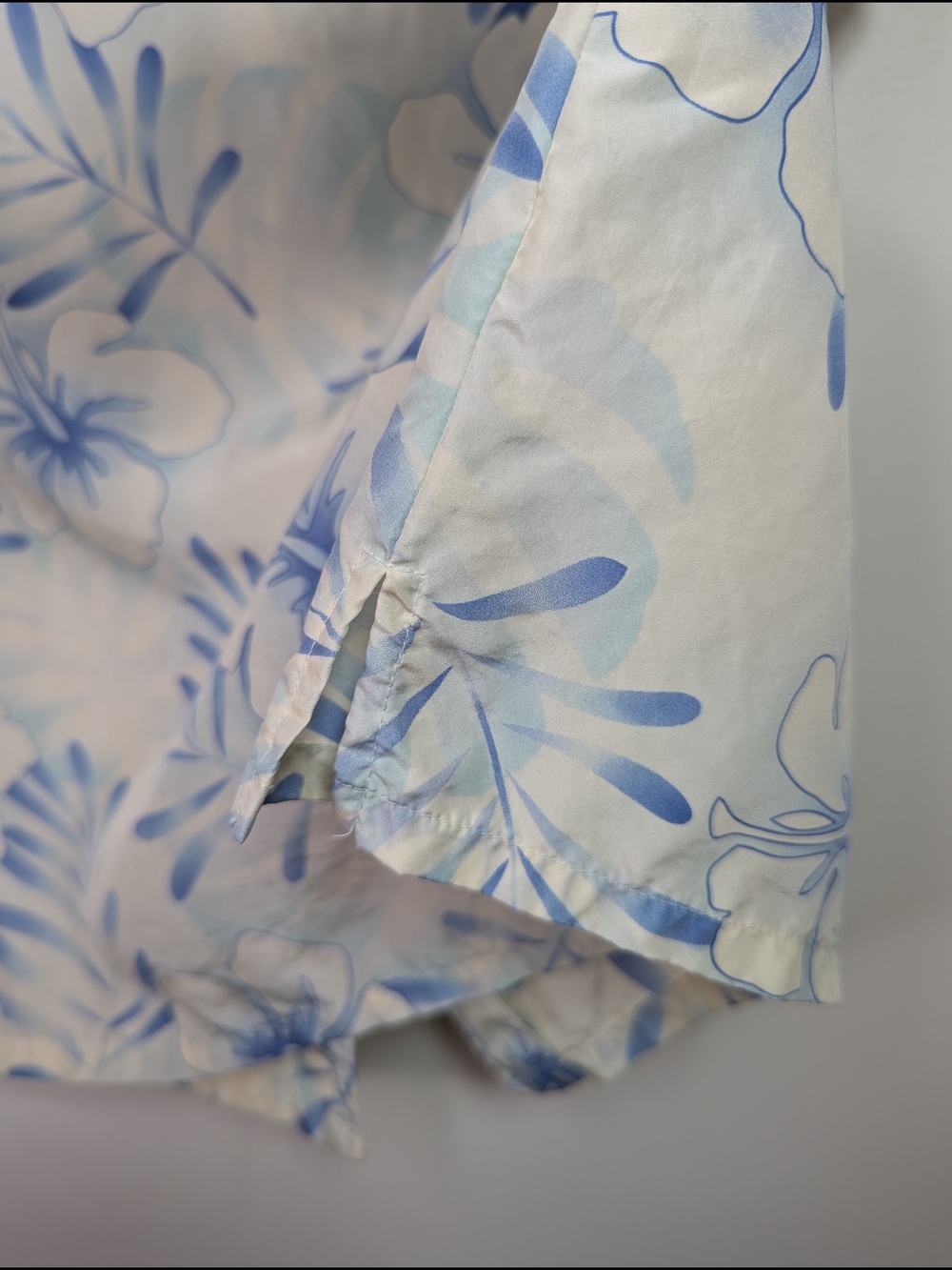 Vintage Silk Hawaiian Shirt Womens M Pastel Blues and Off White Darting - Picture 12 of 15